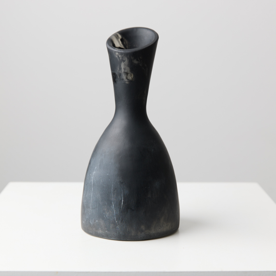 Resin Vase Black