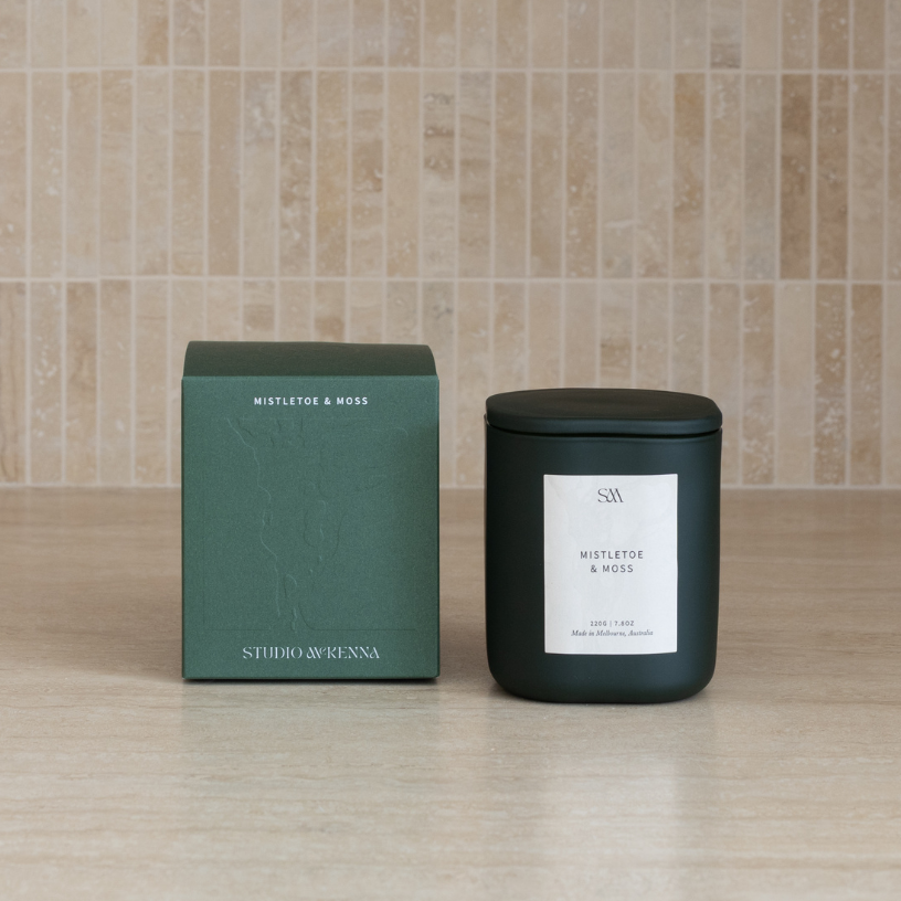 Signature Collection Candle Mistletoe & Moss 220g