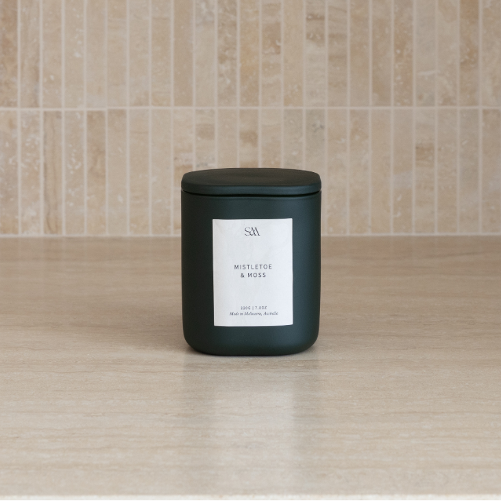 Signature Collection Candle Mistletoe & Moss 220g